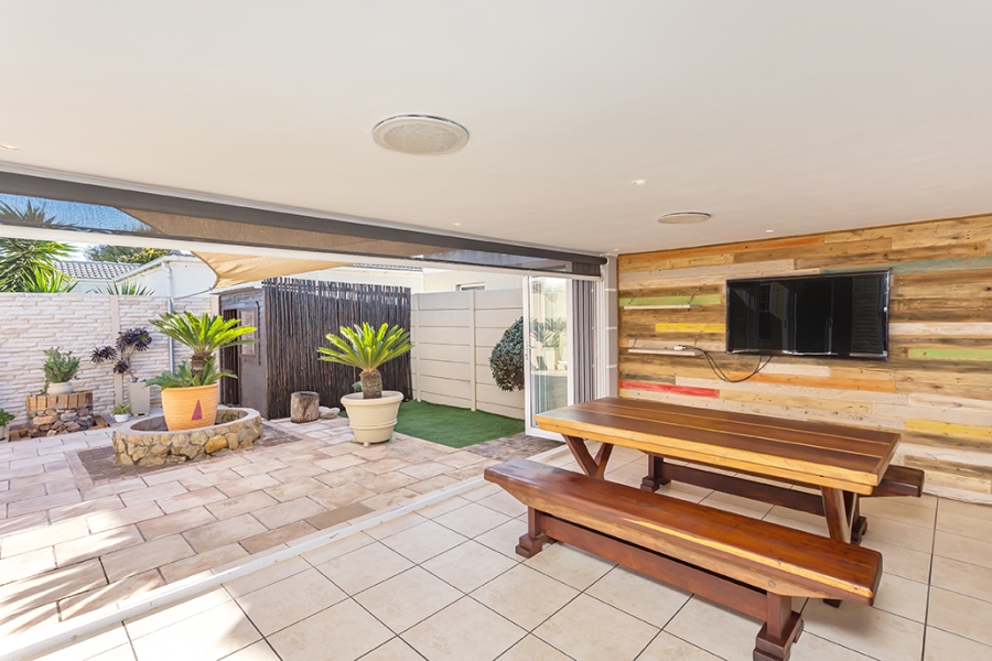 To Let 4 Bedroom Property for Rent in Sunningdale Western Cape